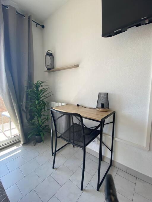 Studio Clim Parking Dhuoda Nîmes Exteriör bild
